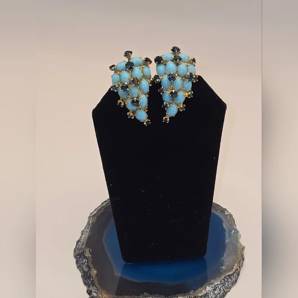 Vendome Dark Blue Rhinestone Faux Turquoise Clip On Vintage Cluster Earrings